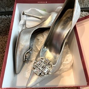 GUESS MARCIANO Silver Leather Crystal Gems Bling Pointy Toe Heels Pumps